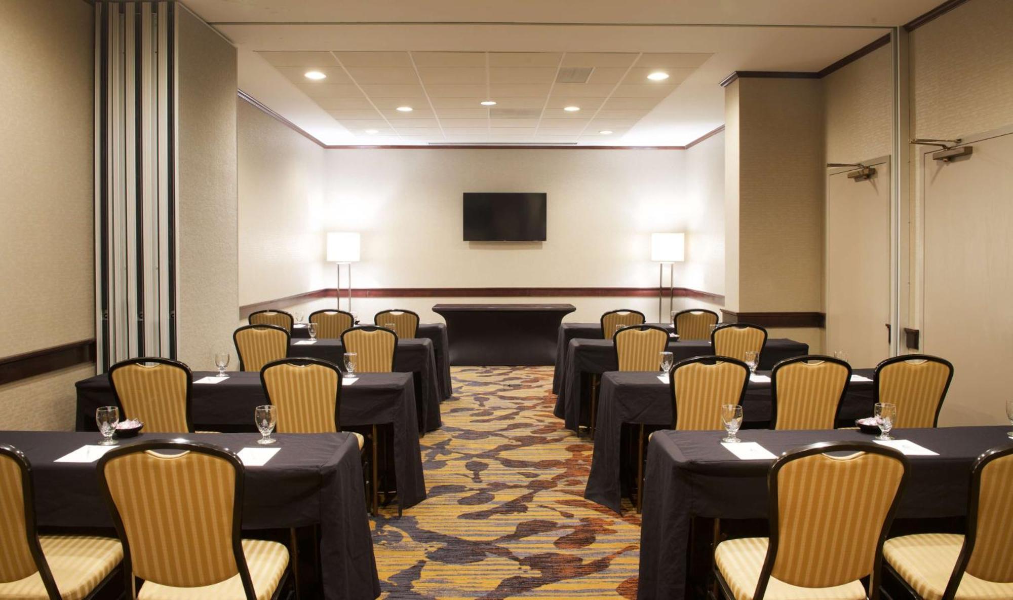 Embassy Suites By Hilton Seattle Белвью Экстерьер фото