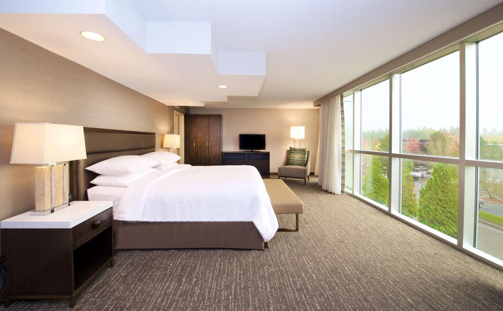 Embassy Suites By Hilton Seattle Белвью Экстерьер фото