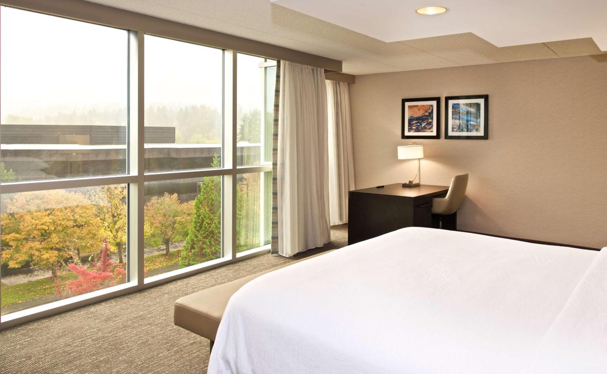 Embassy Suites By Hilton Seattle Белвью Экстерьер фото