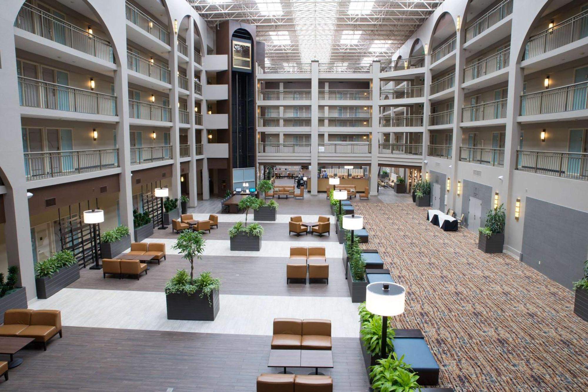 Embassy Suites By Hilton Seattle Белвью Экстерьер фото